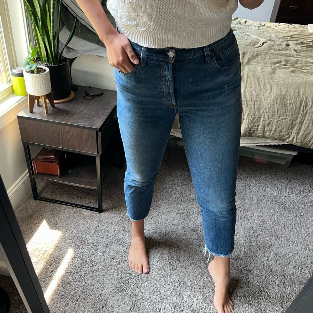 Levi's 501 Mid-Wash Cropped Raw Hem & Button Fly Size 29